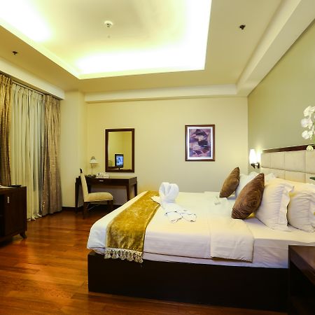 Armada Hotel Manila Eksteriør billede