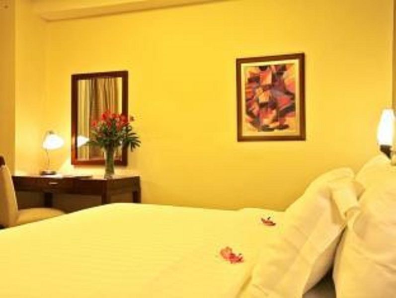 Armada Hotel Manila Eksteriør billede